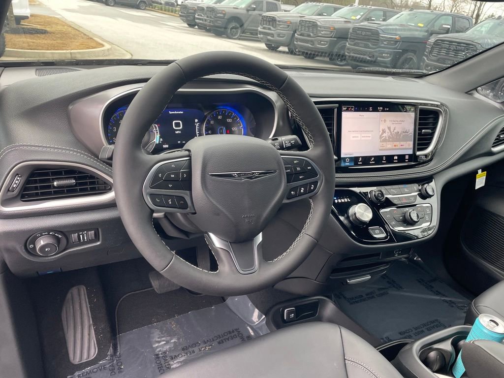 New 2026 Chrysler Pacifica Select image 11