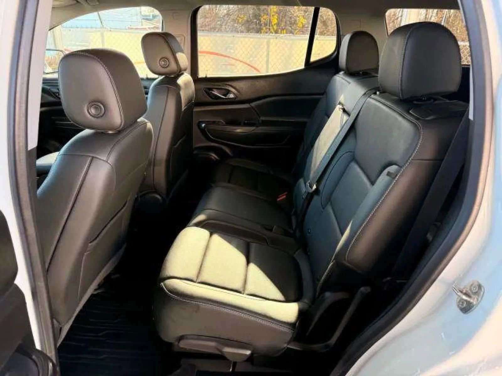 Used 2022 GMC Acadia SLT w/ LPO, Floor Liner Package image 16