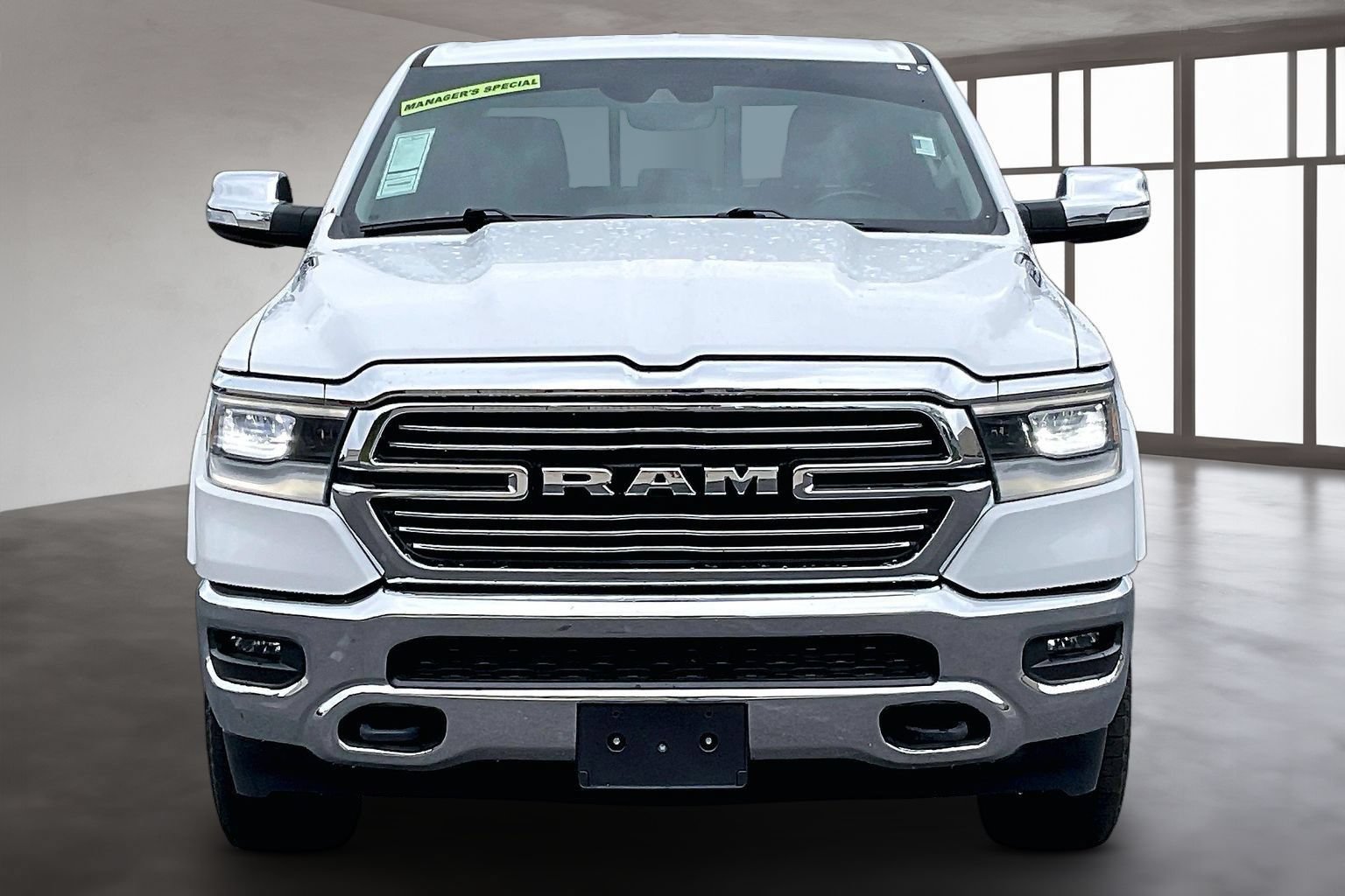 Used 2022 RAM 1500 Laramie w/ Off Road Group AWD/4WD image 2
