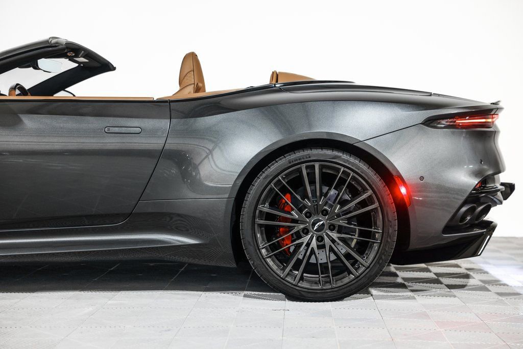 Used 2021 Aston Martin DBS Superleggera Volante image 16