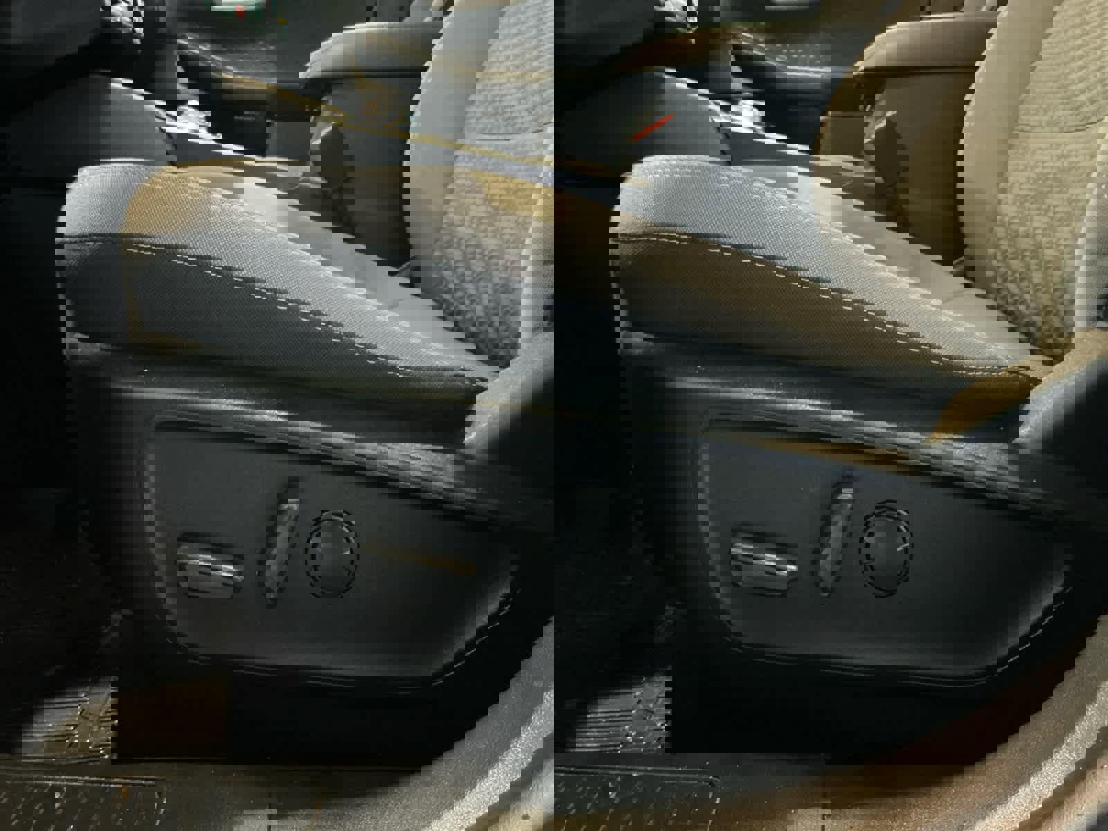 Used 2020 Ford Escape SE image 20