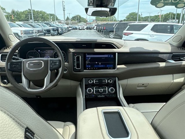 Used 2021 GMC Yukon XL Denali w/ Denali Premium Package AWD/4WD image 20
