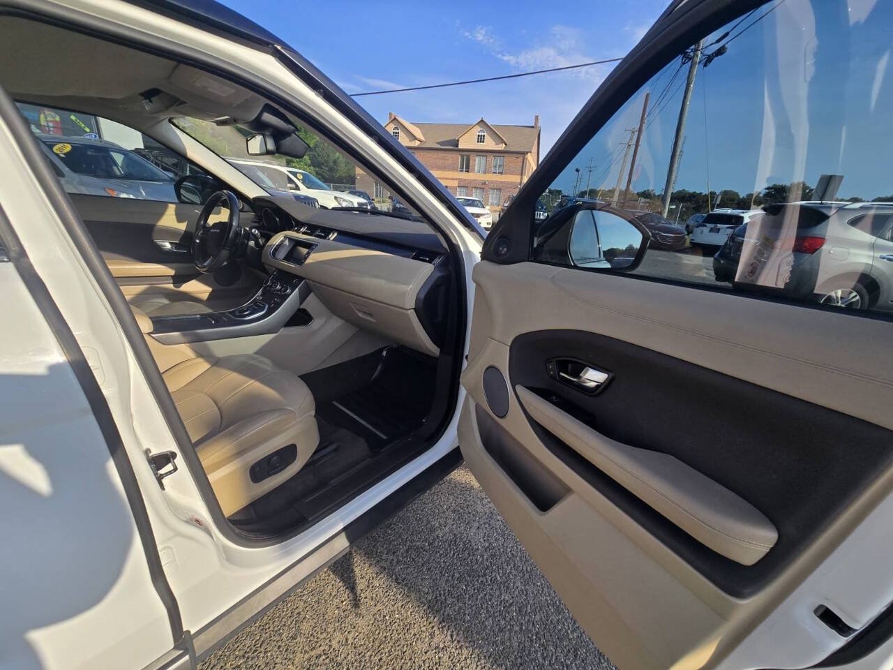 Used 2019 Land Rover Range Rover Evoque SE AWD/4WD image 34