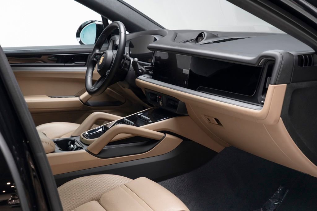 Used 2024 Porsche Cayenne Coupe image 39