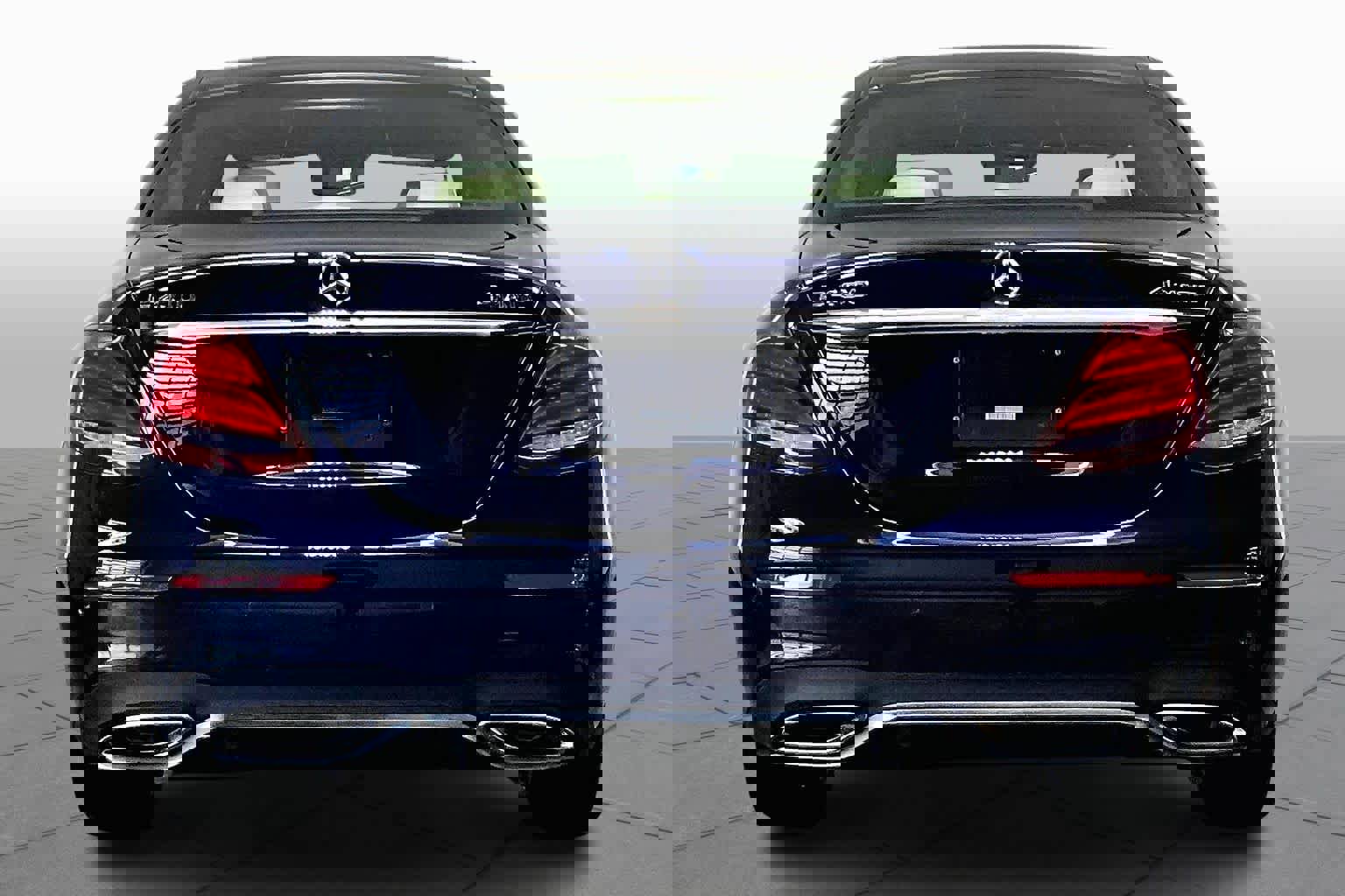 Used 2018 Mercedes-Benz E 400 4MATIC Sedan image 5