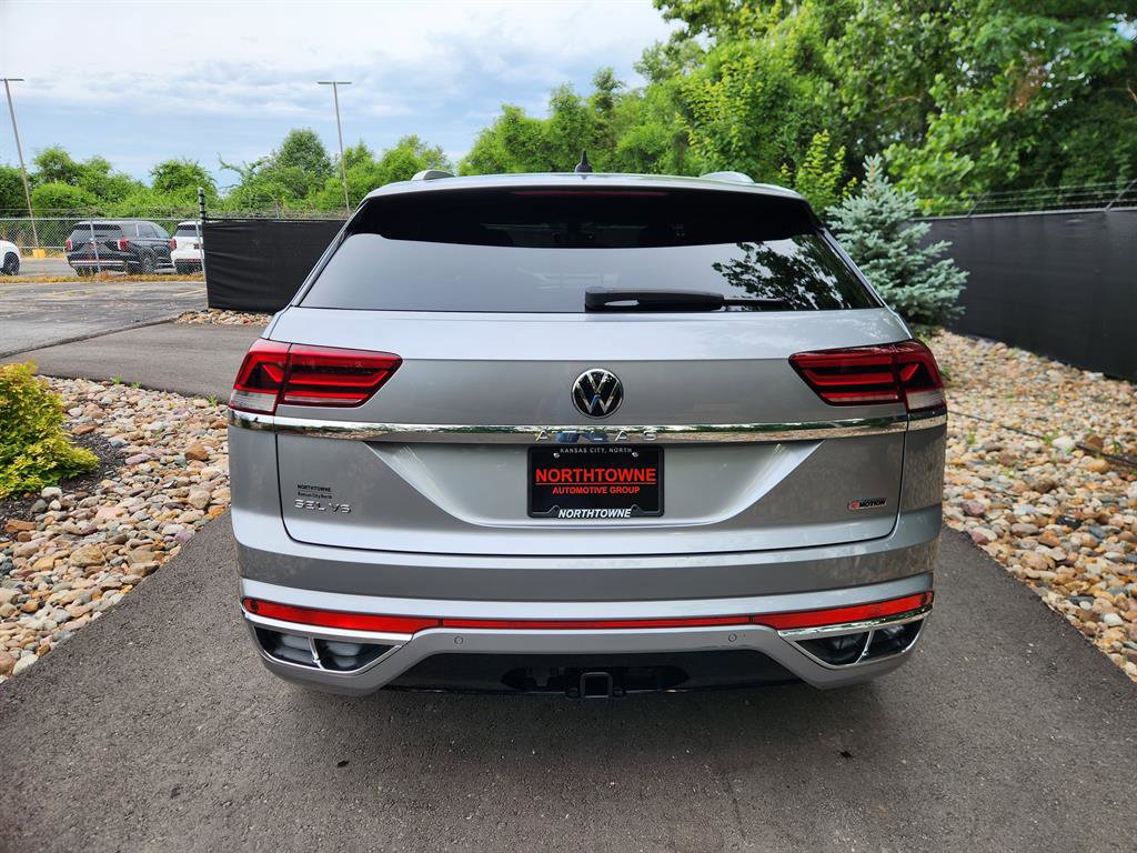 Certified 2022 Volkswagen Atlas Cross Sport SEL Premium R-Line image 4