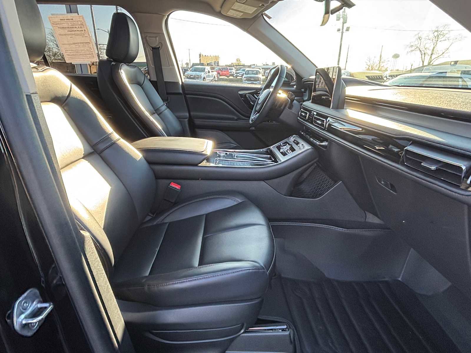 Used 2023 Lincoln Aviator AWD w/ Premium Package image 20