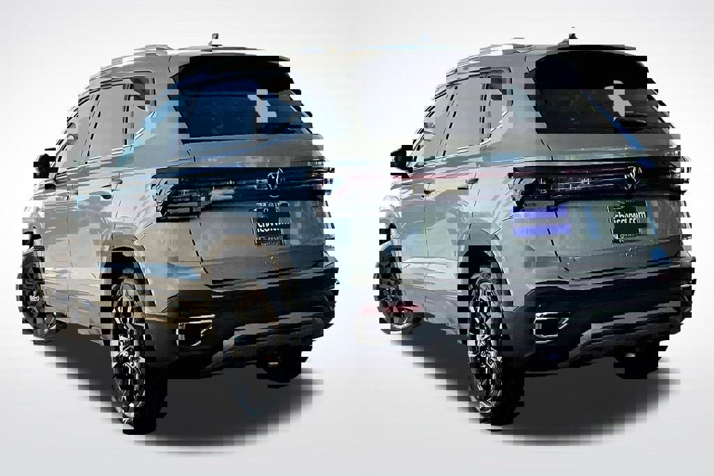 New 2025 Volkswagen Taos SE image 13