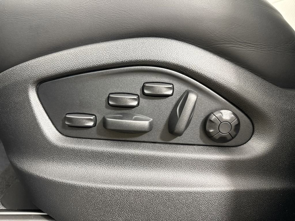 New 2026 Porsche Cayenne GTS image 40