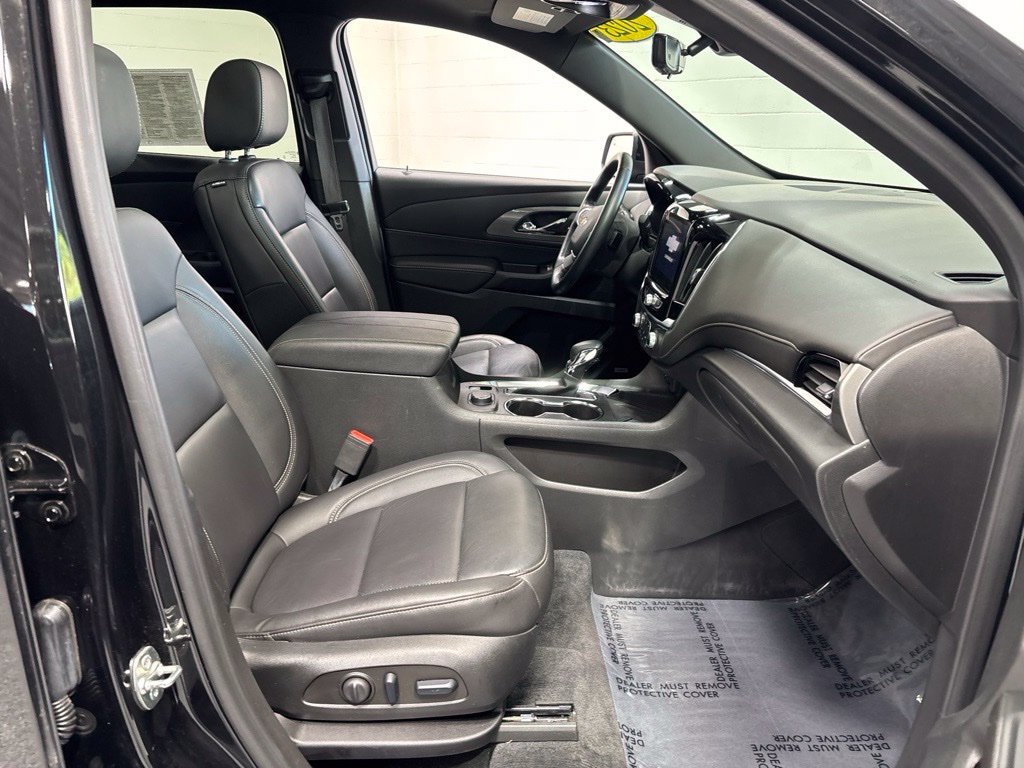 Used 2023 Chevrolet Traverse LT w/ LT Premium Package AWD/4WD image 11