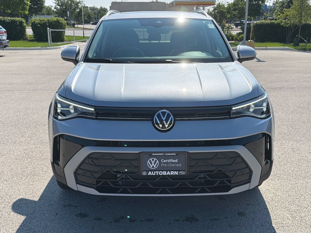 Certified 2025 Volkswagen Taos SE AWD/4WD image 2