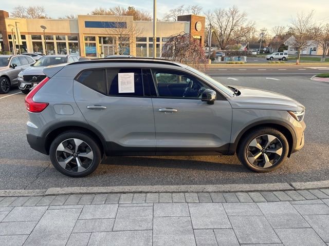 Used 2025 Volvo XC40 B5 Plus AWD/4WD image 6