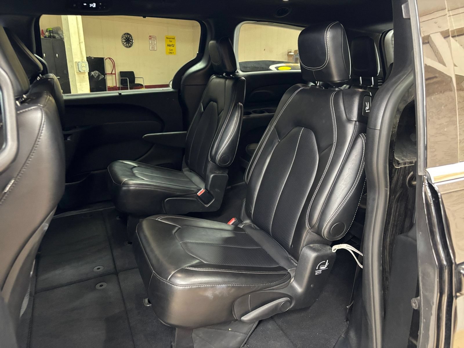 Used 2025 Chrysler Pacifica Select FWD image 39
