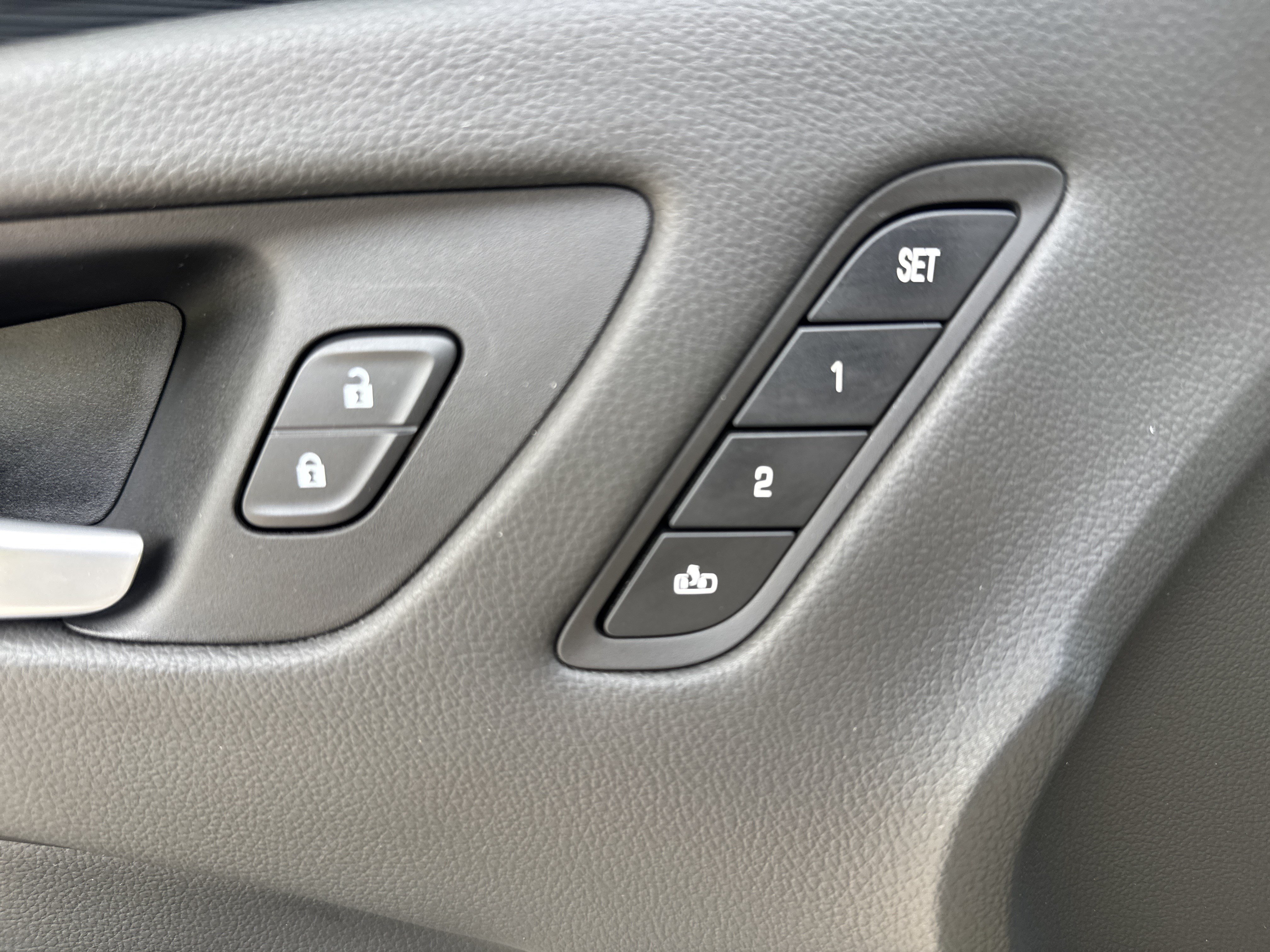 Used 2017 Buick Envision Essence FWD image 16