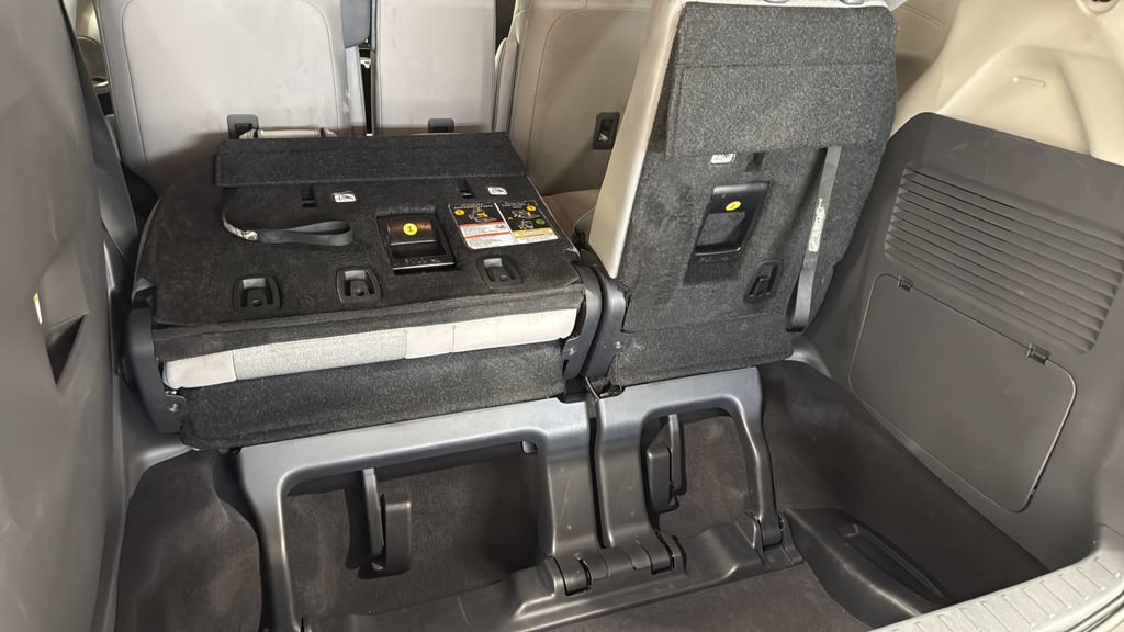 Used 2024 Toyota Sienna LE AWD/4WD image 7
