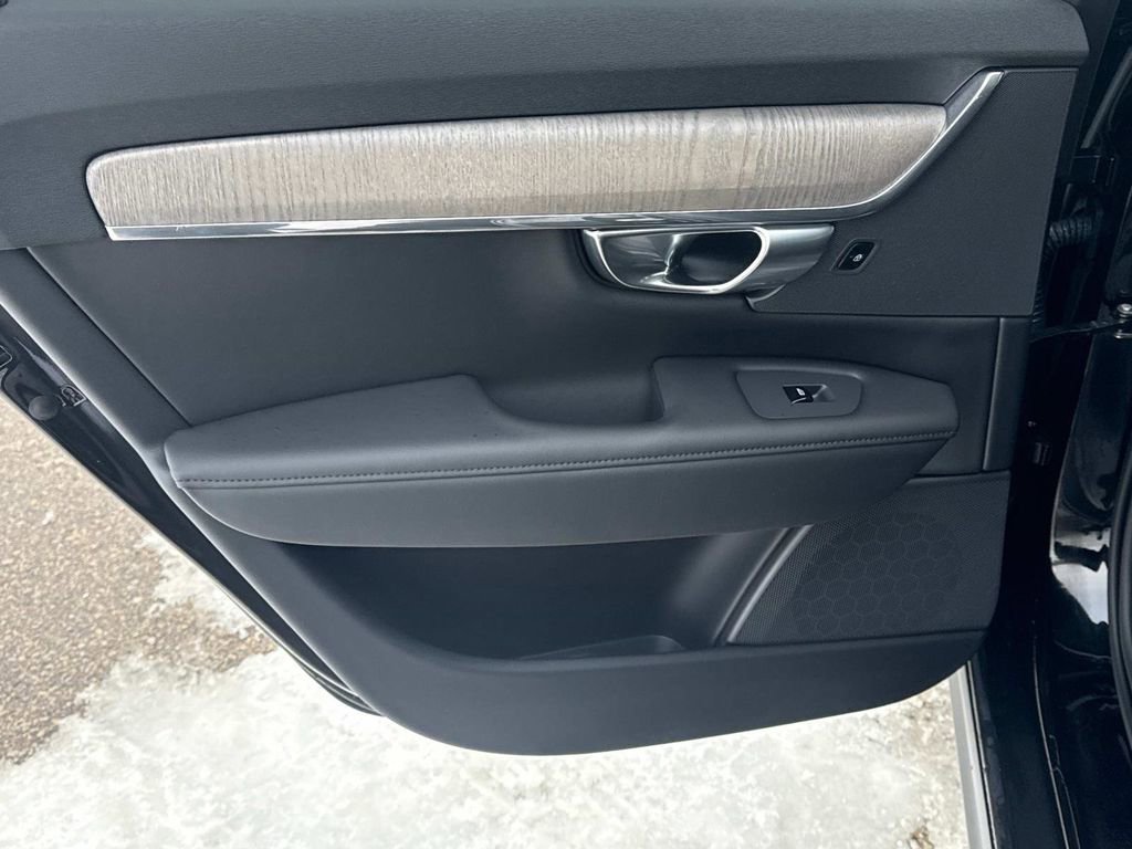 Certified 2024 Volvo V90 B6 Cross Country Plus image 11