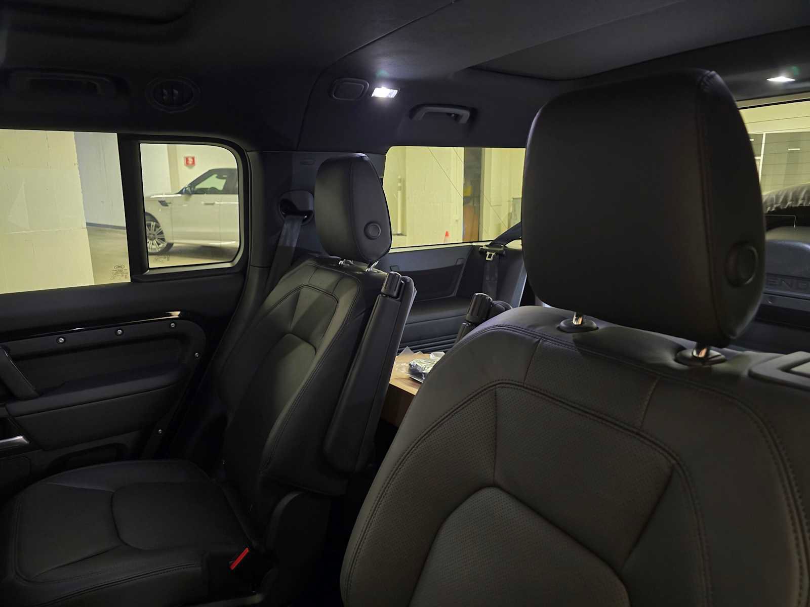 New 2026 Land Rover Defender 130 X-Dynamic SE image 19