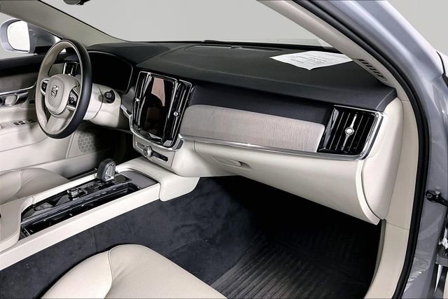 Used 2025 Volvo V90 B6 Cross Country Plus w/ Protection Package Premier AWD/4WD image 23