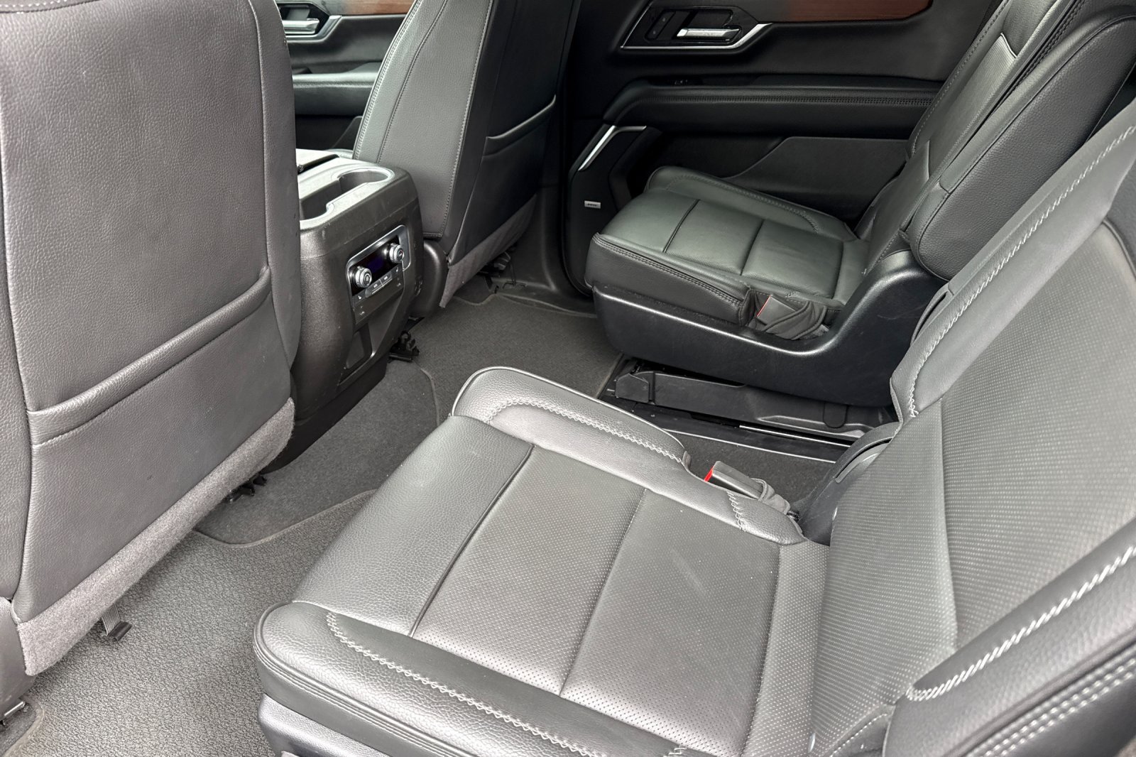 Used 2025 GMC Yukon Denali AWD/4WD image 15