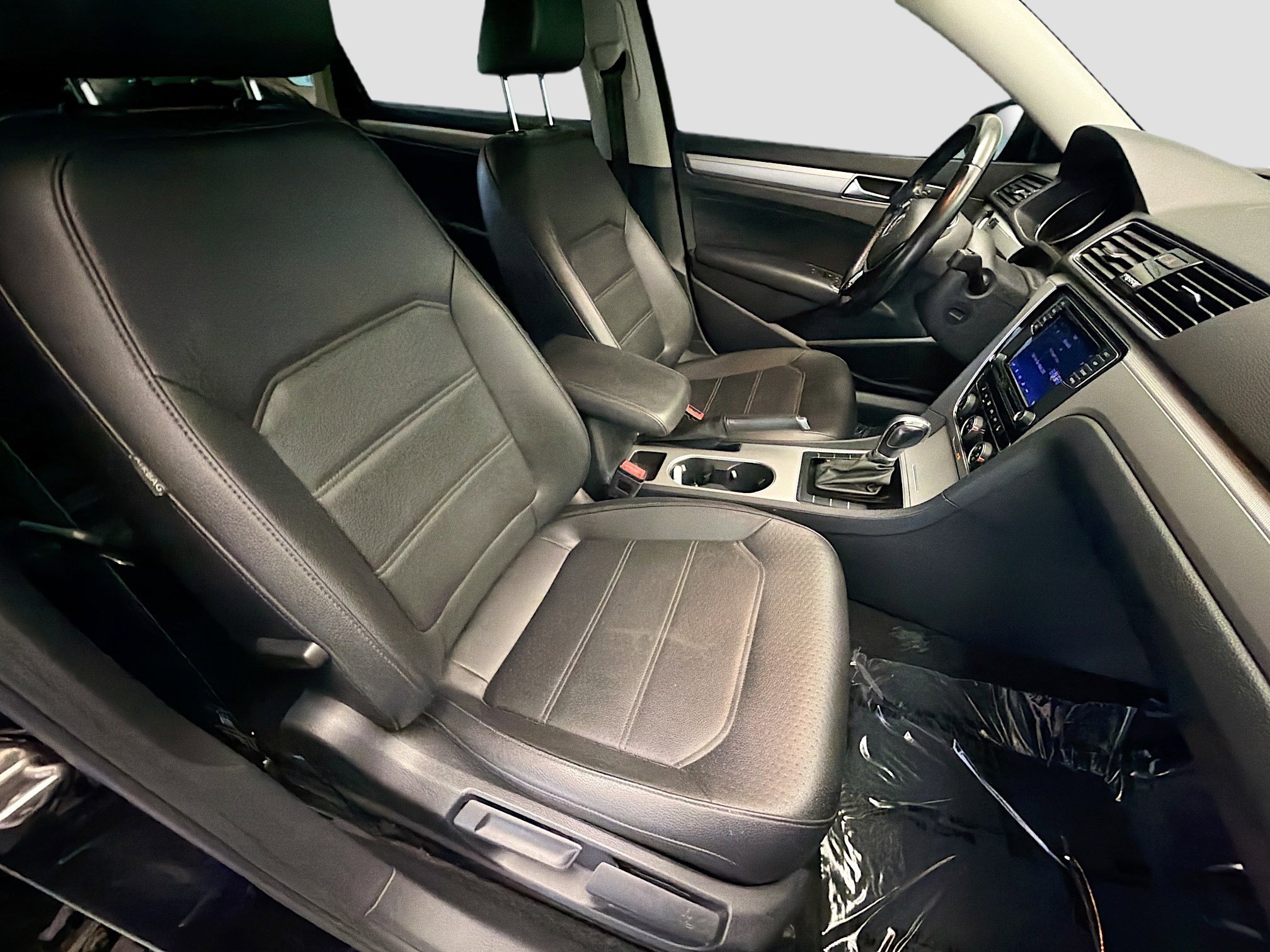 Used 2019 Volkswagen Passat 2.0T Wolfsburg w/ Wheels & Sunroof Package image 15