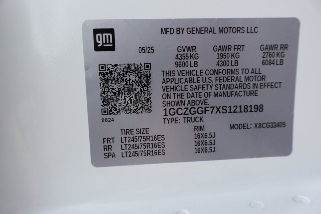 New 2025 Chevrolet Express 3500 w/ Chrome Appearance Package image 29