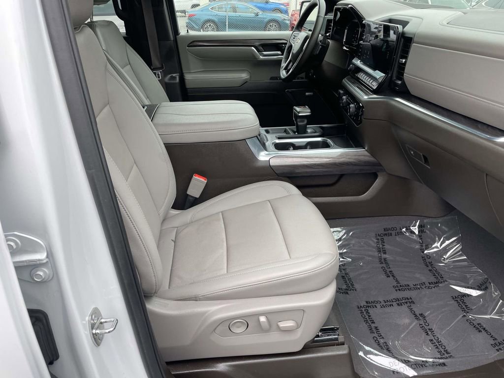 Used 2024 Chevrolet Silverado 1500 LTZ image 47