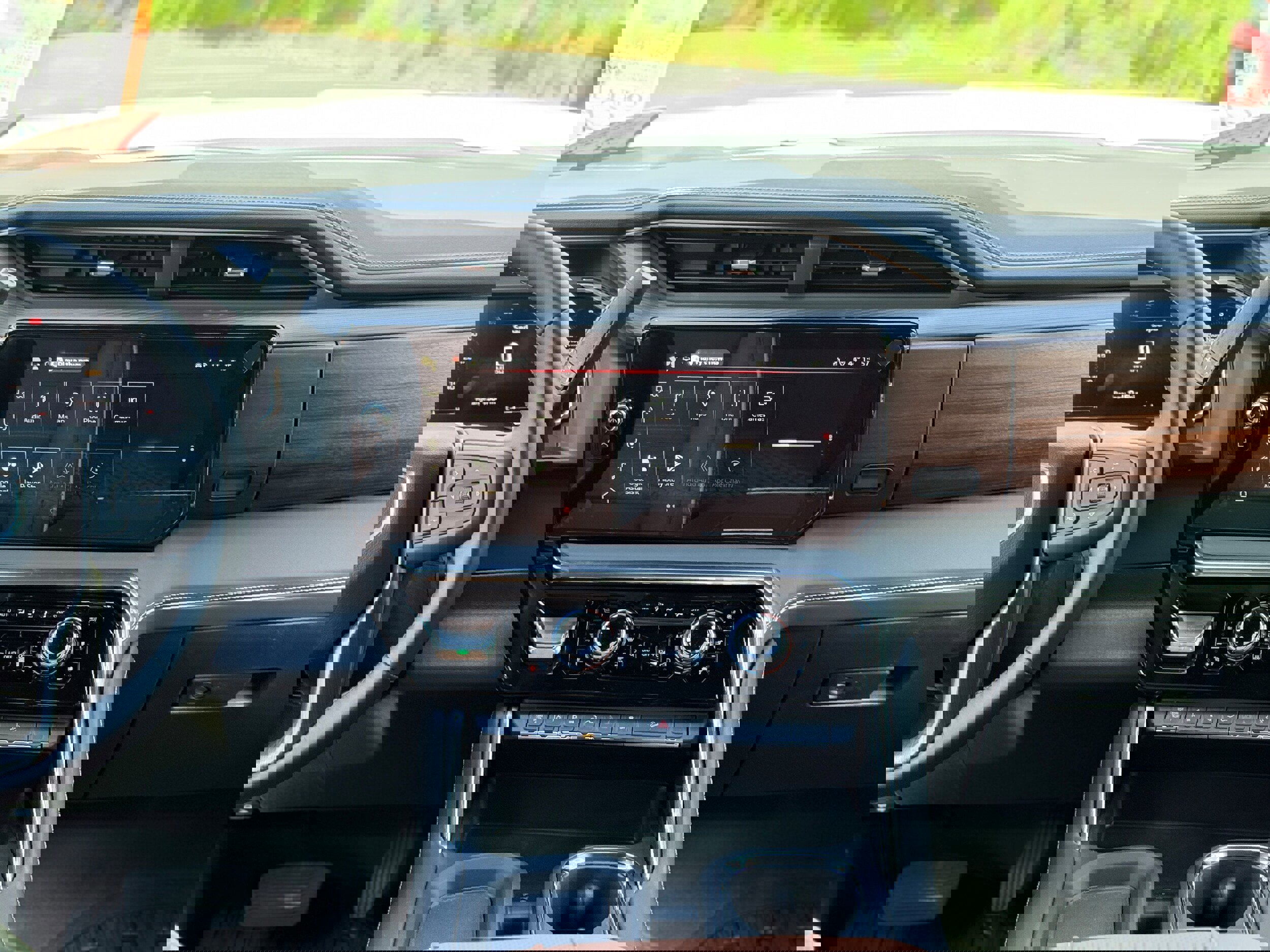 New 2026 GMC Sierra 2500 Denali Ultimate w/ Max Trailering Package image 17