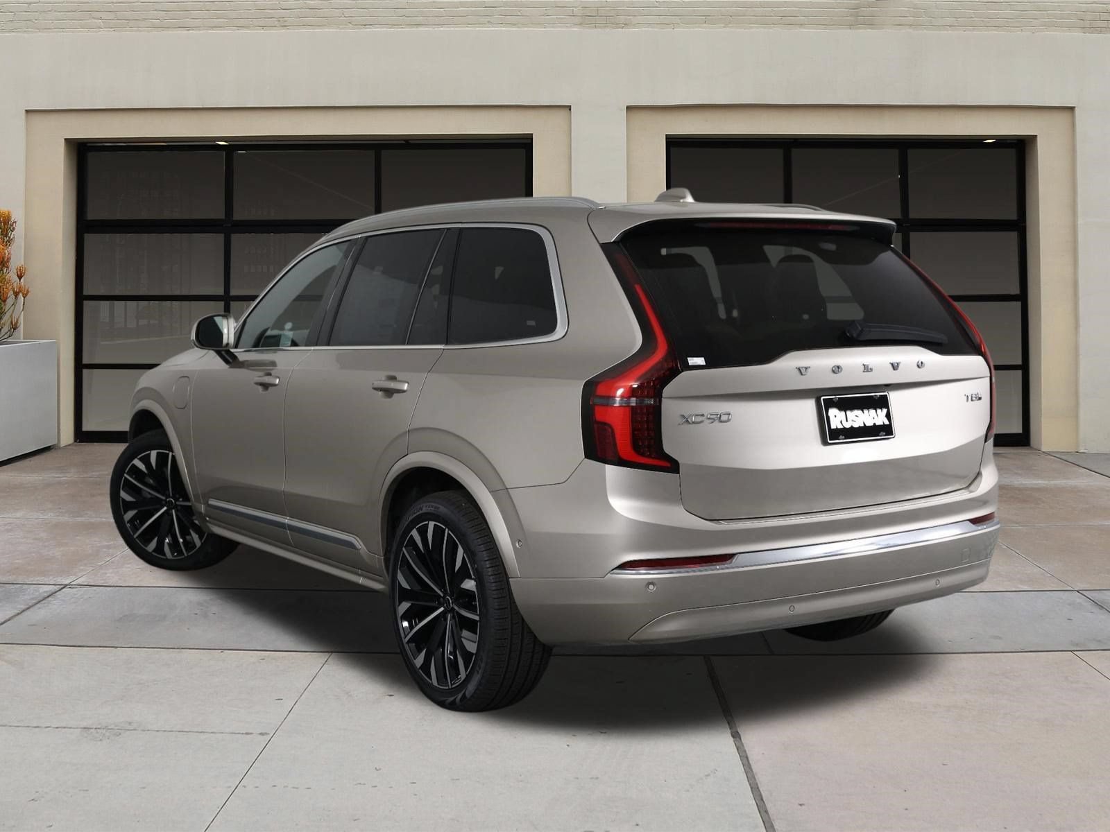 New 2026 Volvo XC90 T8 Plus w/ Protection Package Premier AWD/4WD image 3