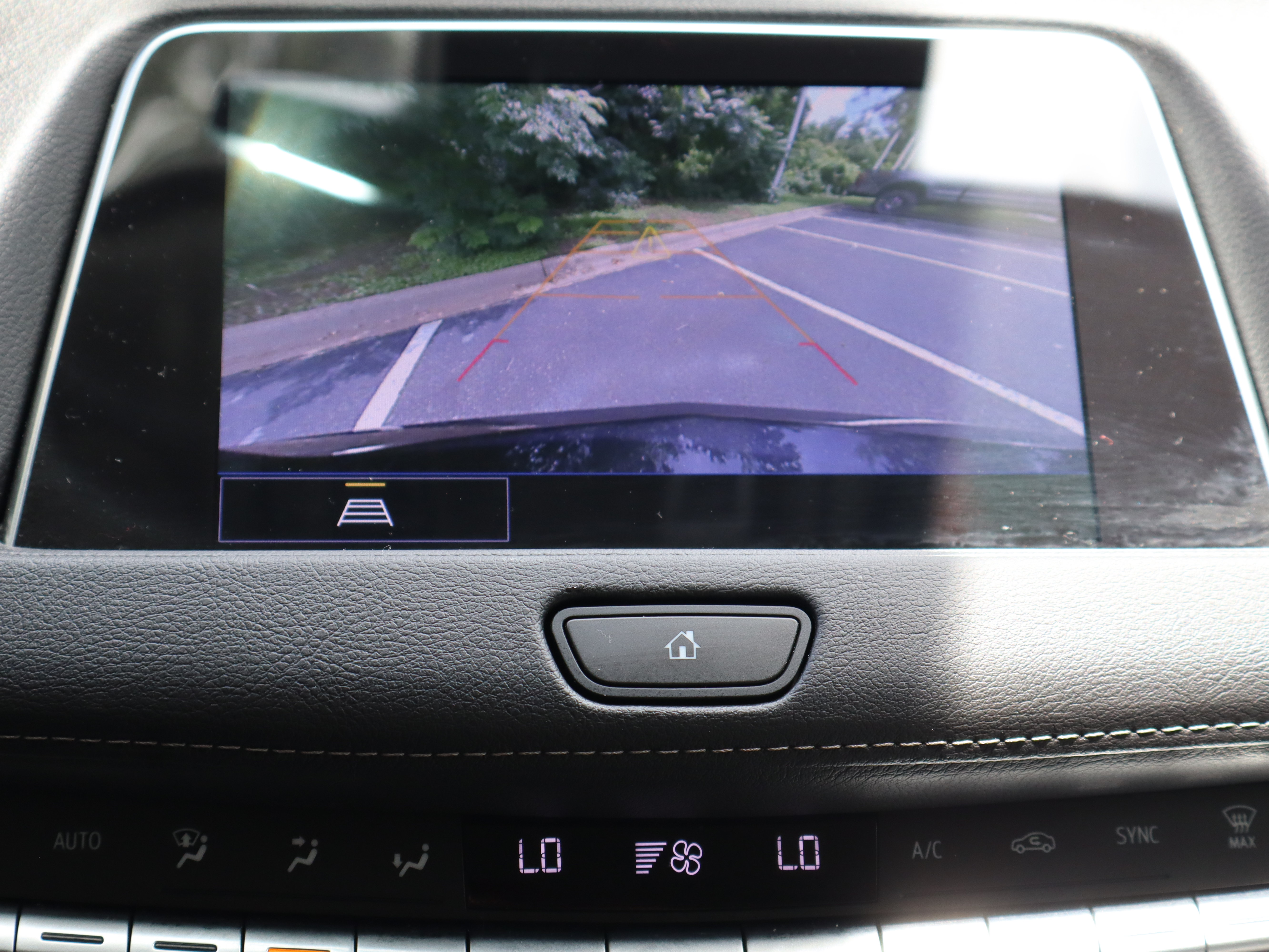 Used 2023 Cadillac XT4 Luxury w/ Cold Weather Package AWD/4WD image 33