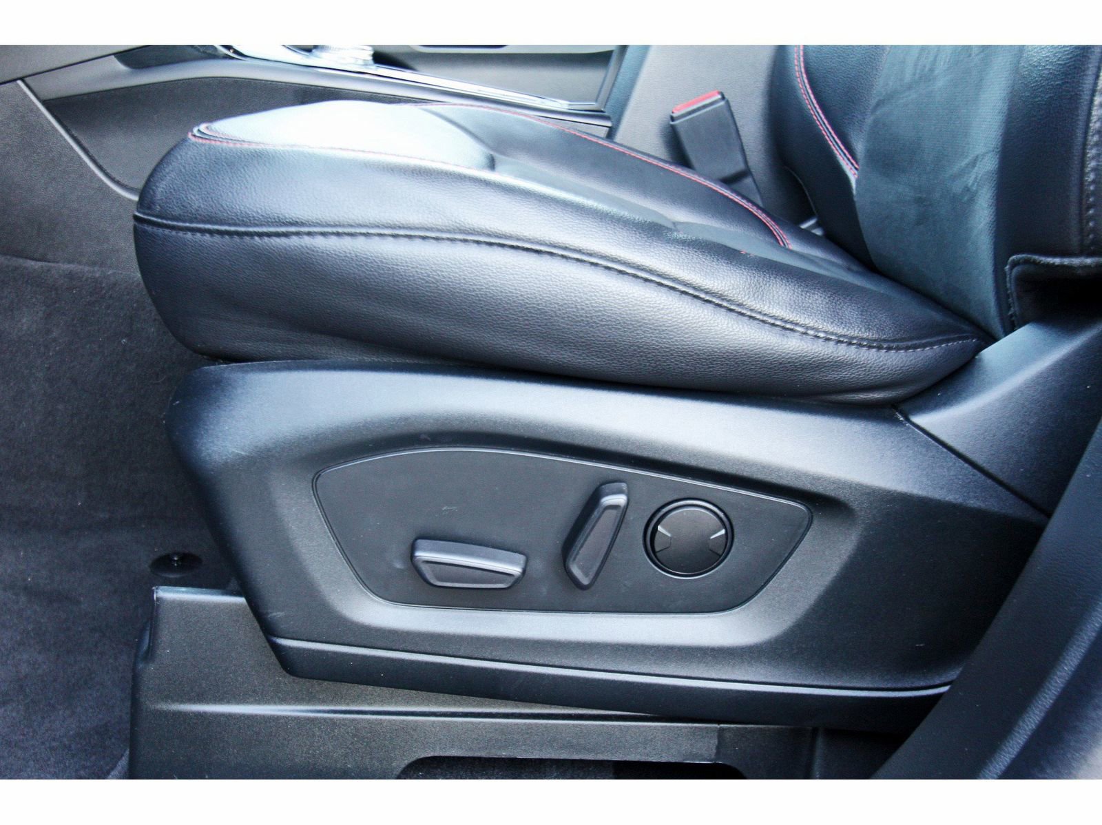 Used 2023 Ford Explorer ST-Line w/ Class IV Trailer Tow Package image 33