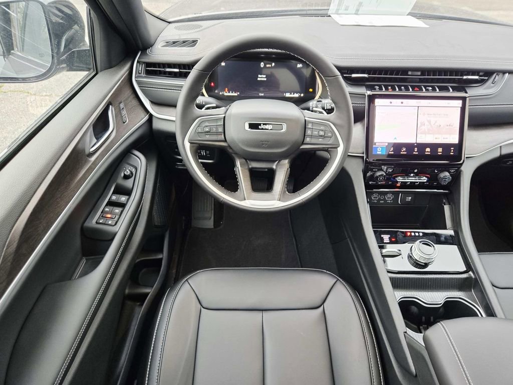 New 2025 Jeep Grand Cherokee Limited image 11