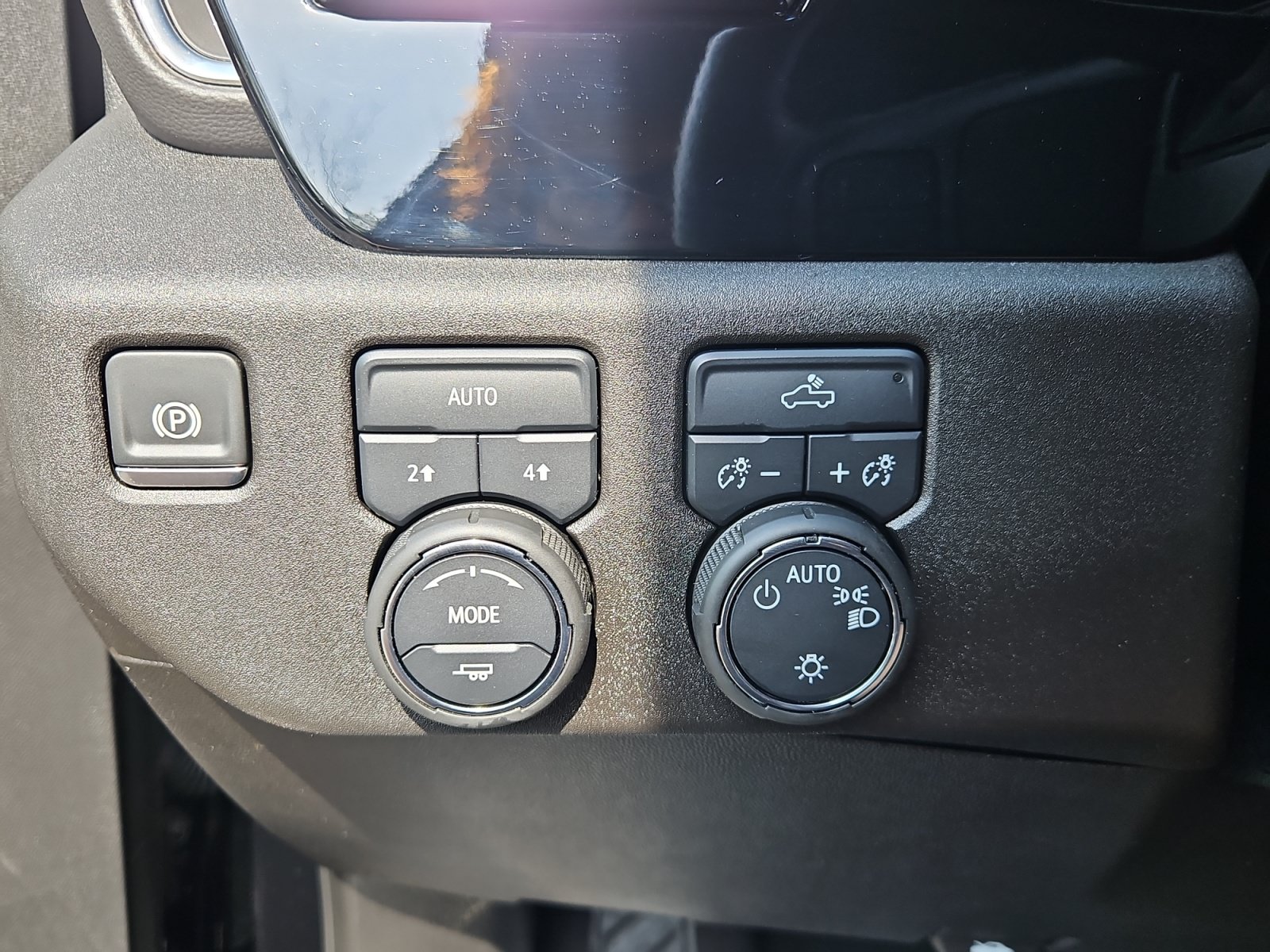 Used 2024 Chevrolet Silverado 1500 LT AWD/4WD image 16