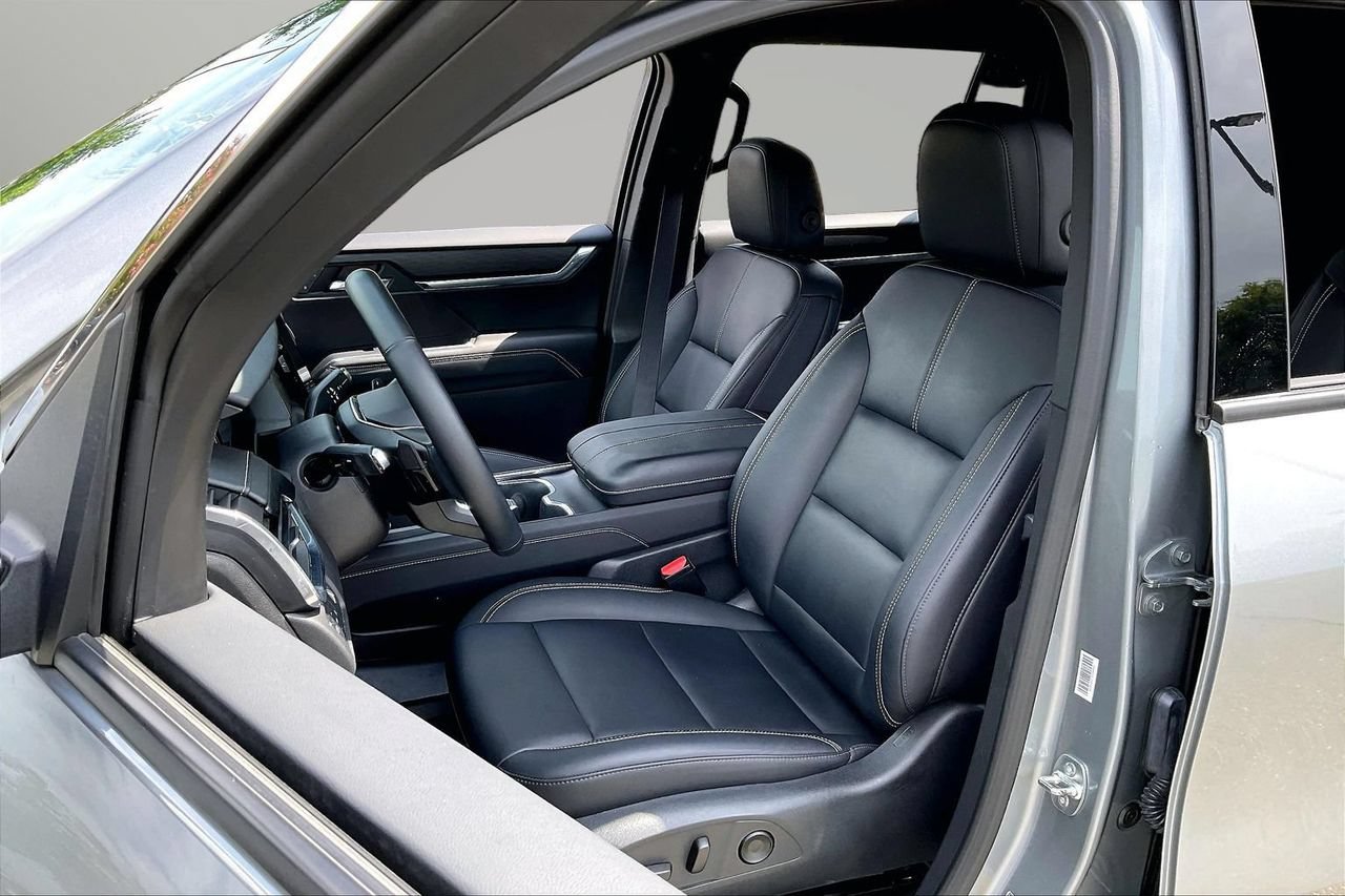 Used 2025 GMC Acadia Elevation w/ Elevation Premium Package FWD image 21