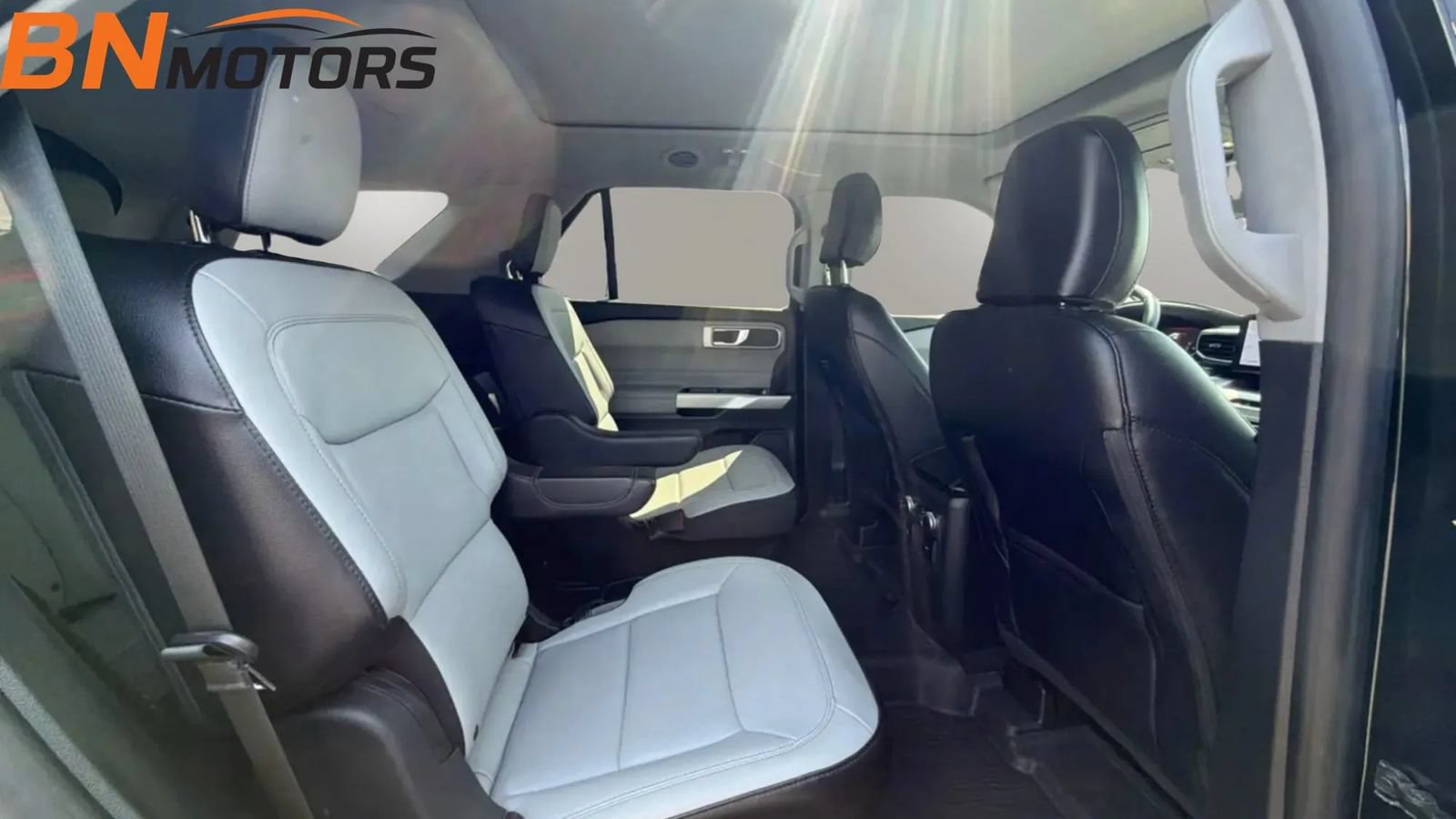 Used 2021 Ford Explorer XLT w/ Equipment Group 202A AWD/4WD image 16
