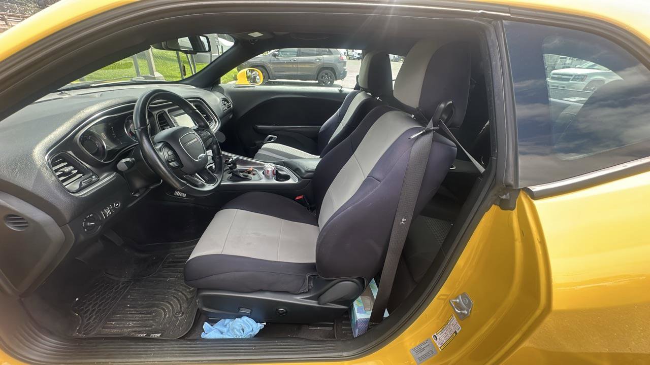 Used 2017 Dodge Challenger SXT RWD image 3