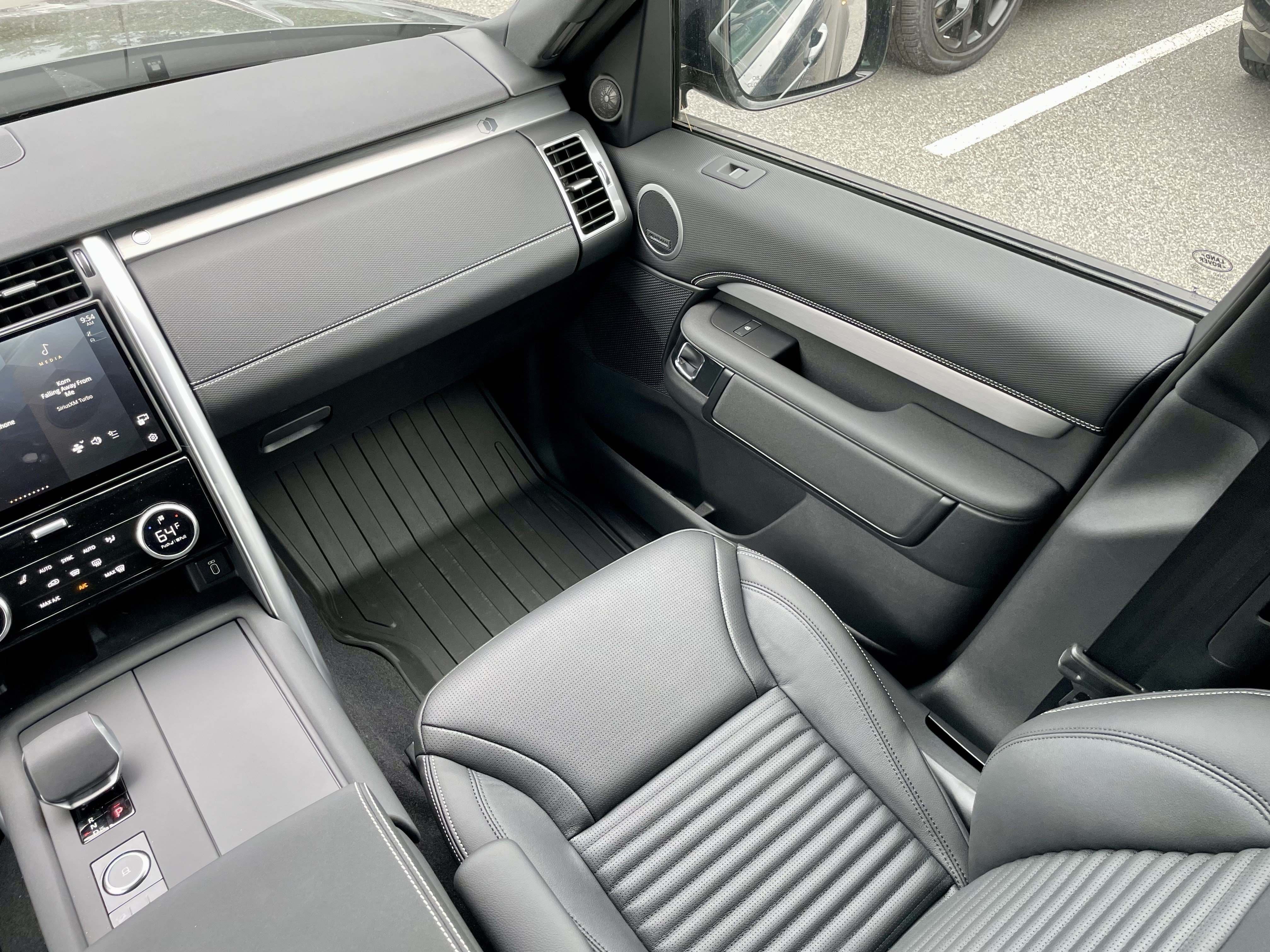 New 2026 Land Rover Discovery Limited Edition AWD/4WD image 18