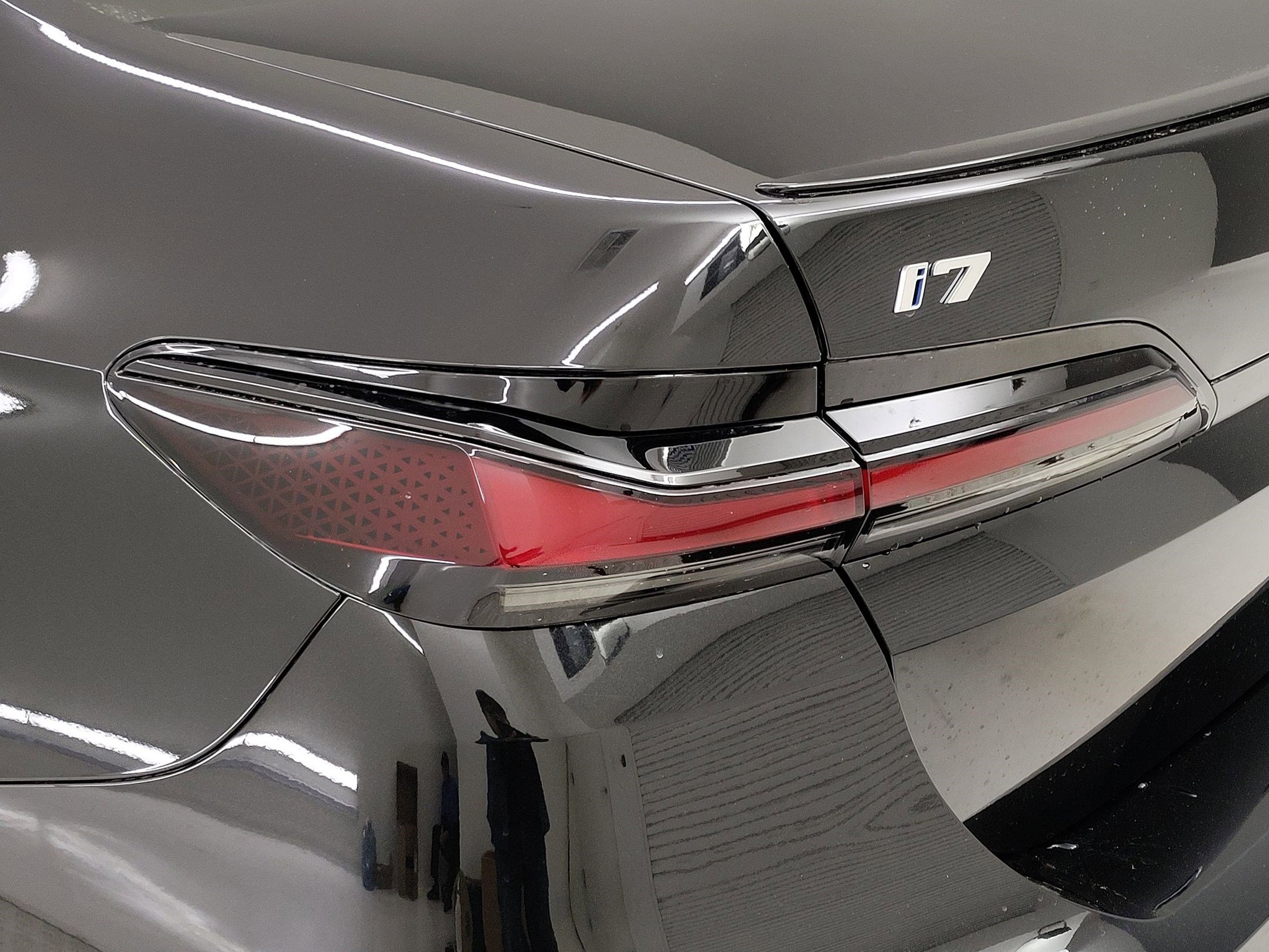 Used 2025 BMW i7 xDrive60 w/ Premium Package image 8