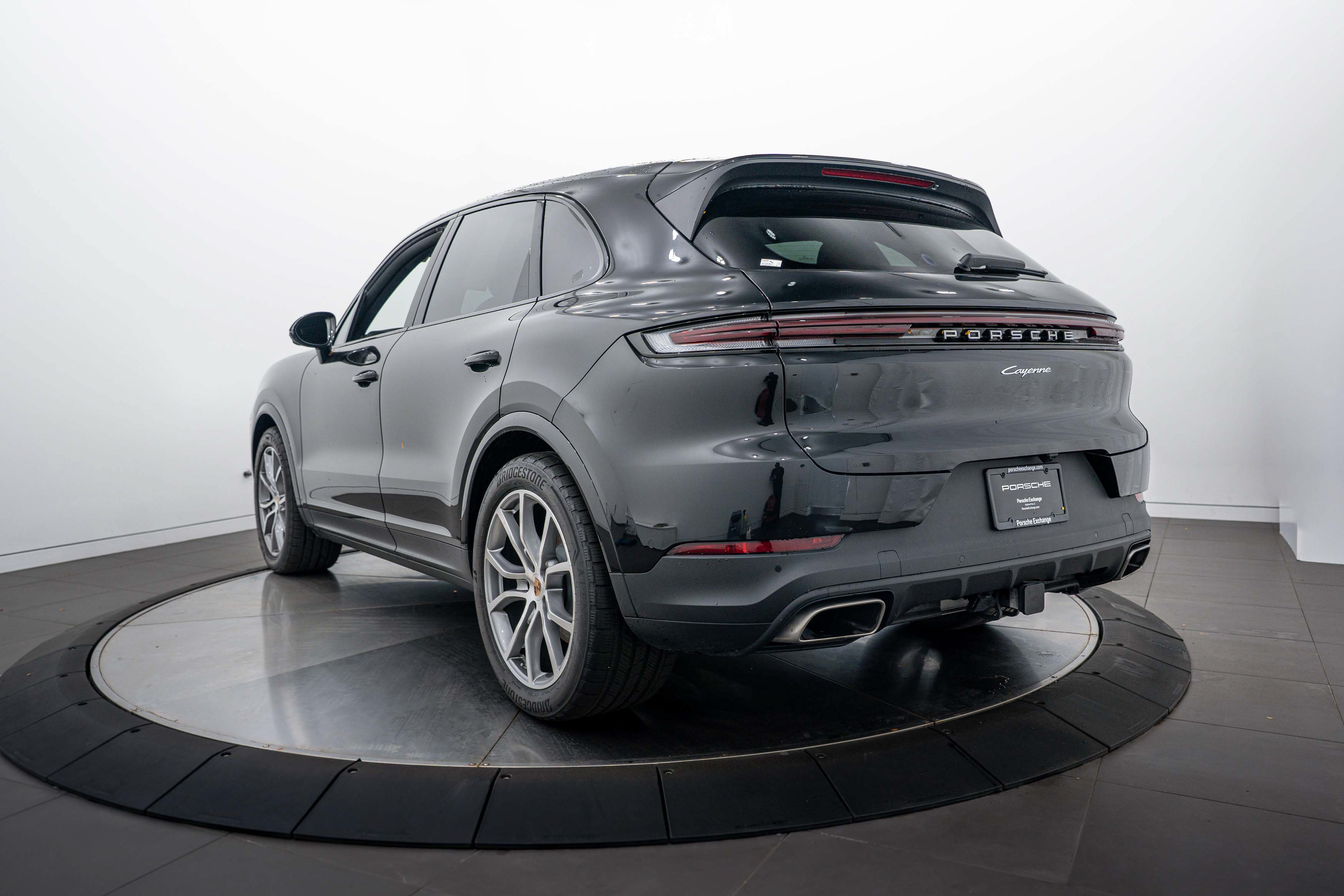 Certified 2026 Porsche Cayenne AWD/4WD image 3