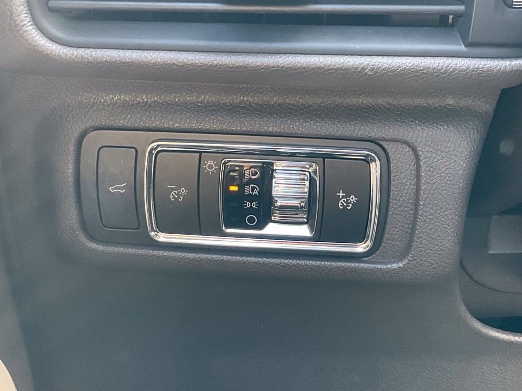 Used 2020 Lincoln Corsair AWD w/ Equipment Group 101A image 11