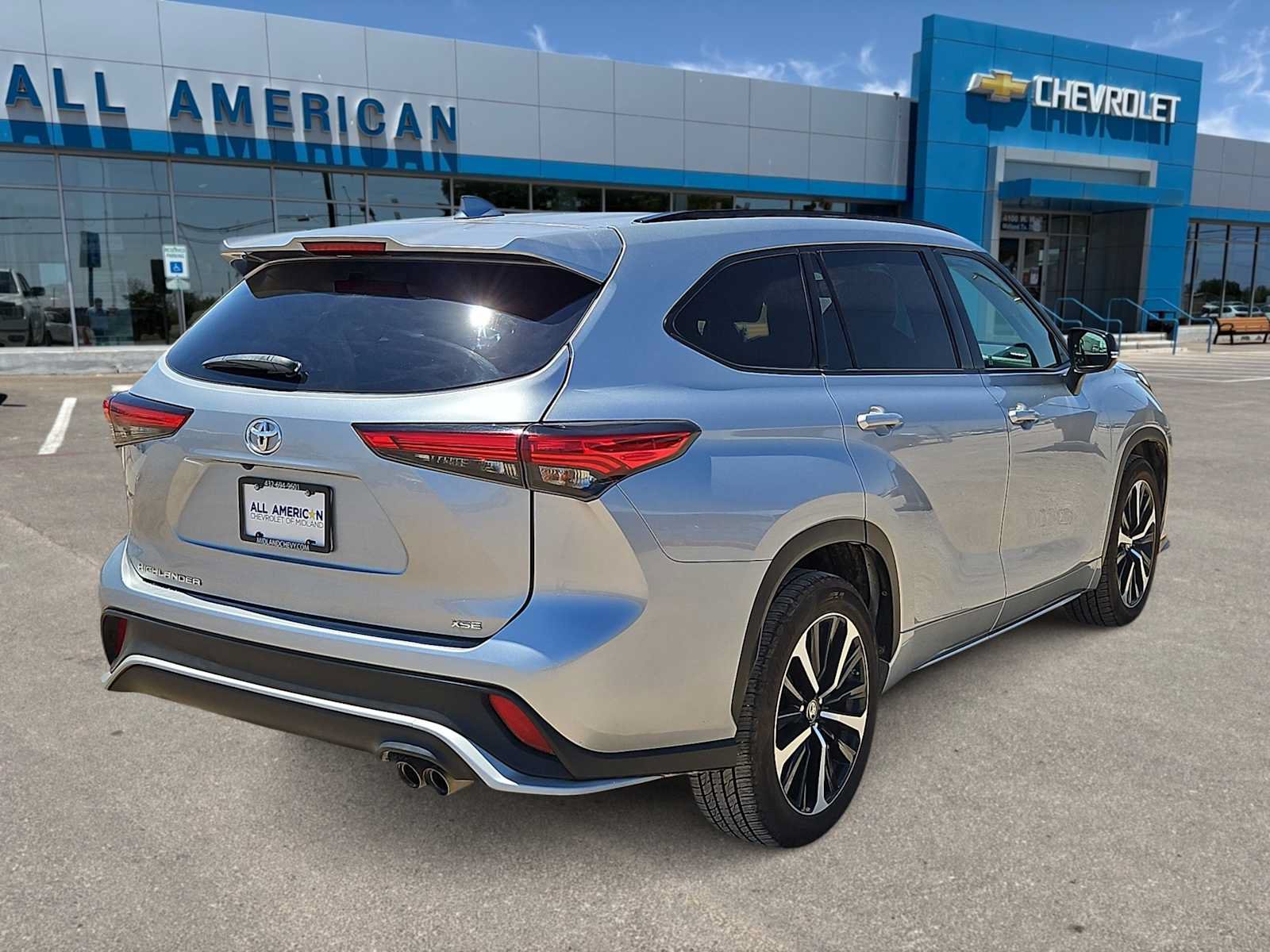Used 2022 Toyota Highlander XSE FWD image 8