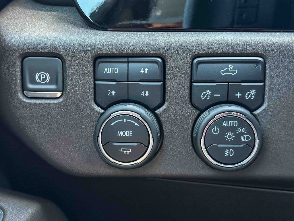Used 2025 Chevrolet Silverado 1500 LT Trail Boss w/ Convenience Package II AWD/4WD image 34