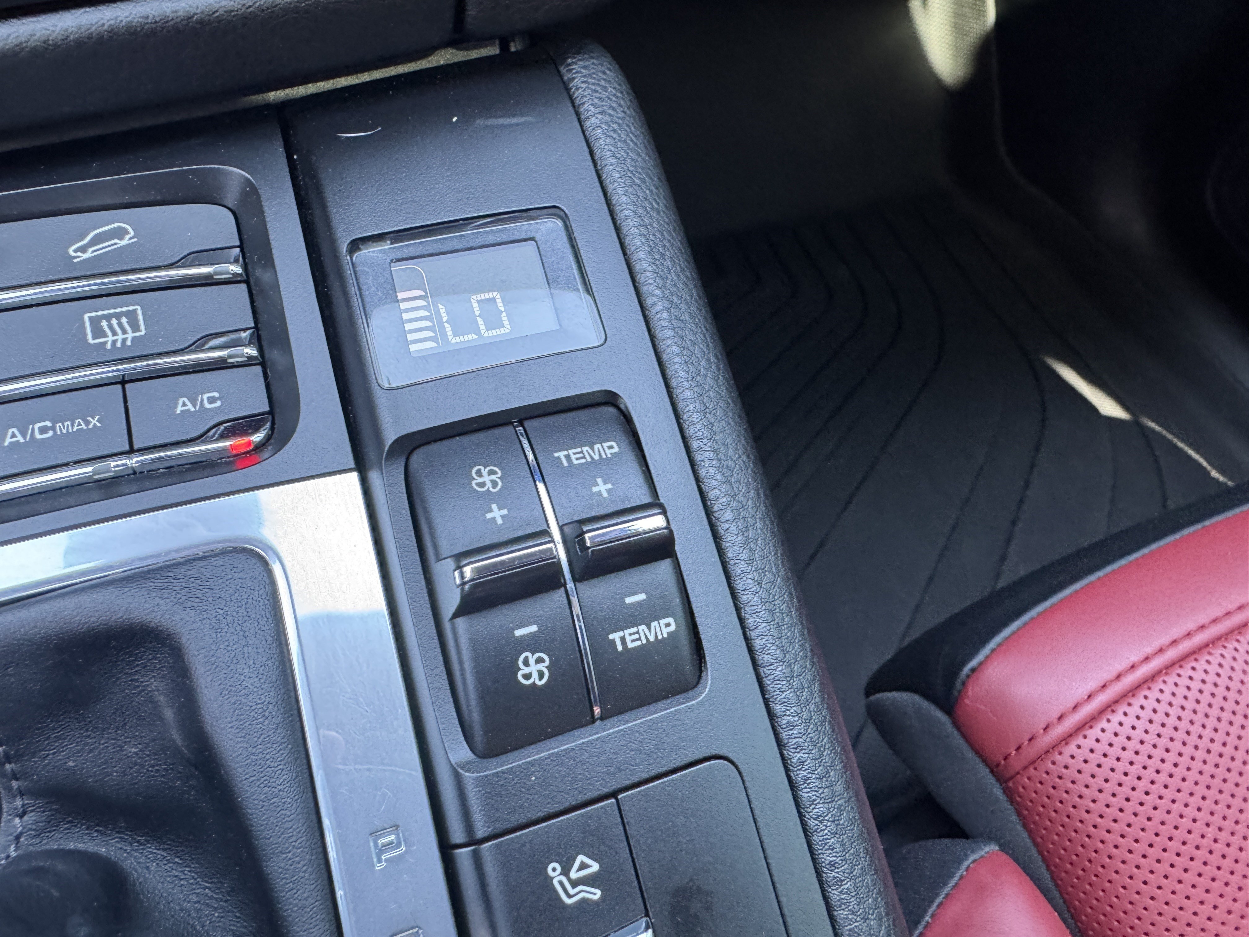 Used 2020 Porsche Macan S w/ Premium Package Plus AWD/4WD image 37