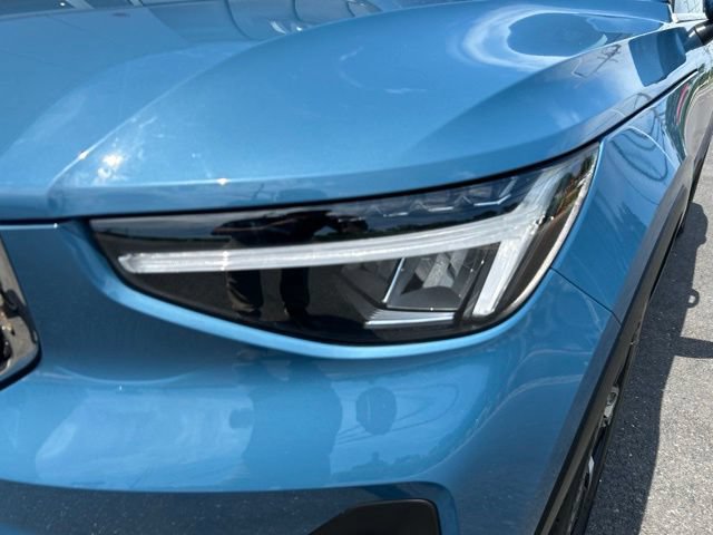Certified 2025 Volvo XC40 B5 Core AWD/4WD image 8