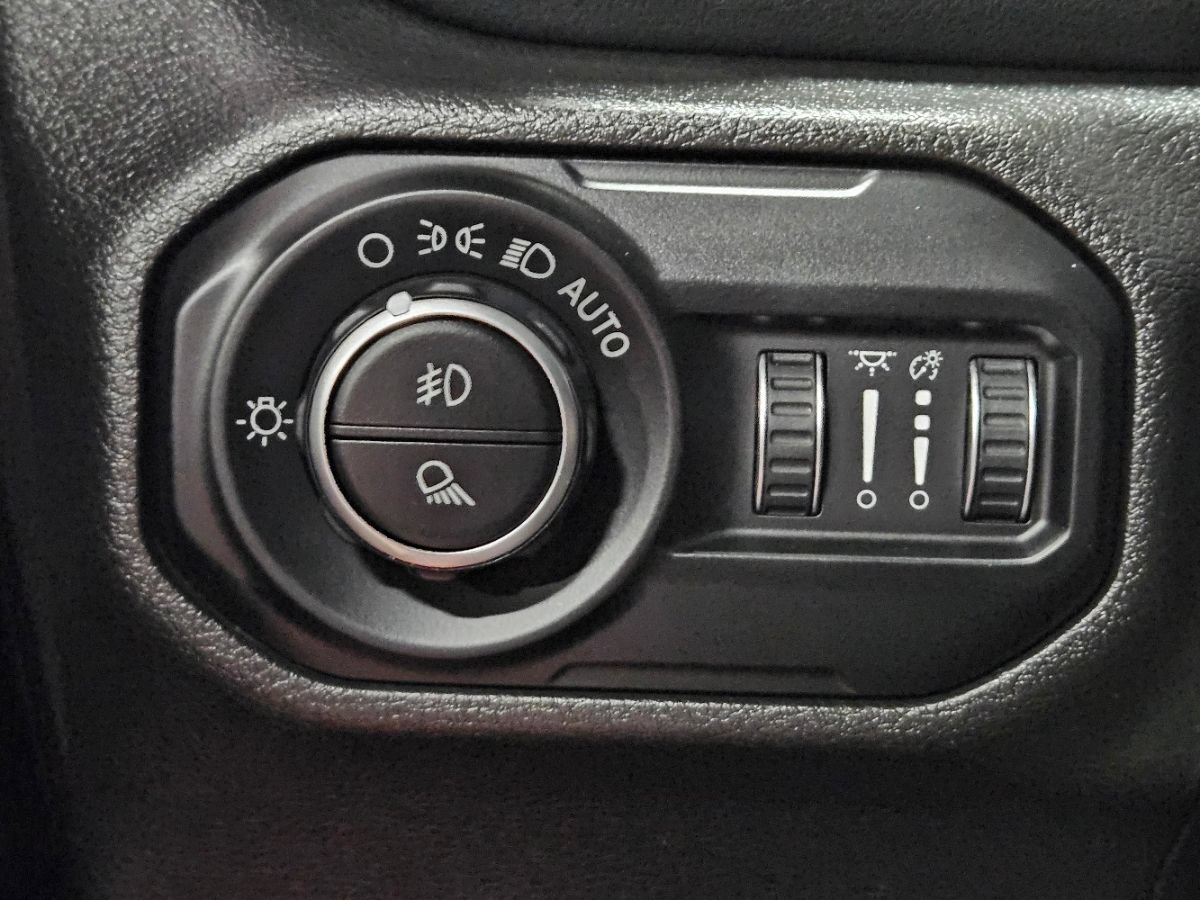 Used 2020 Jeep Gladiator Overland AWD/4WD image 36