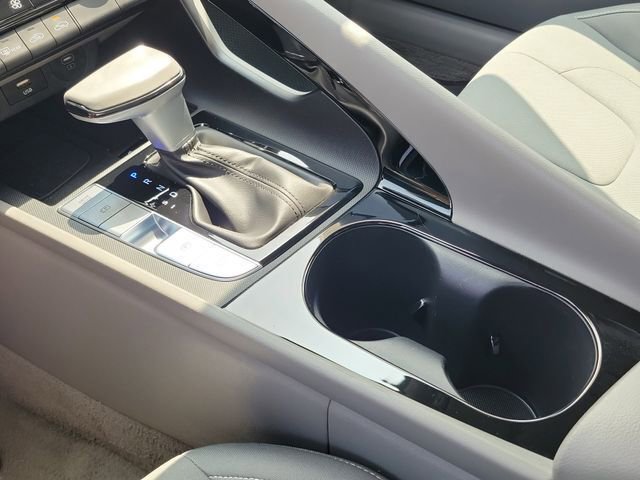 Certified 2025 Hyundai Elantra SEL FWD image 13