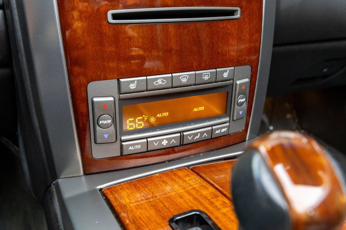 Used 2007 Cadillac XLR RWD image 31