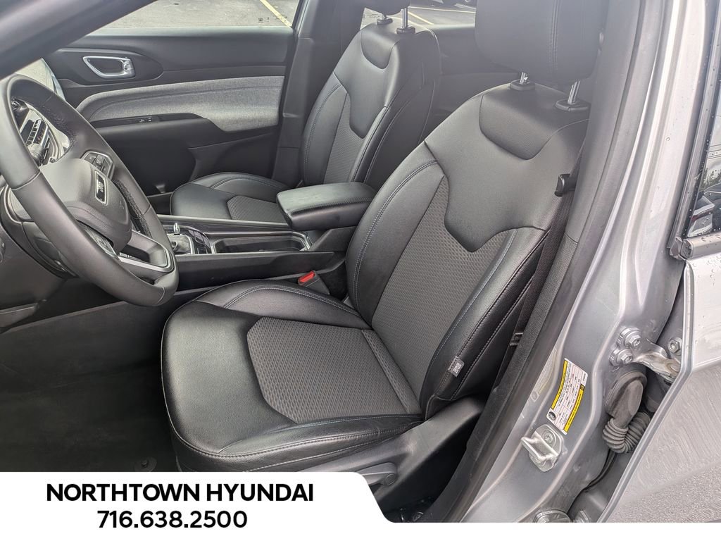 Used 2024 Jeep Compass Latitude image 2