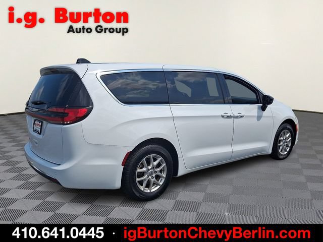 Used 2025 Chrysler Pacifica Select FWD image 6