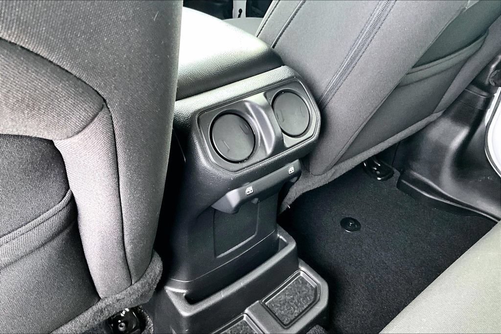Used 2023 Jeep Wrangler Unlimited w/ Cold Weather Group AWD/4WD image 29
