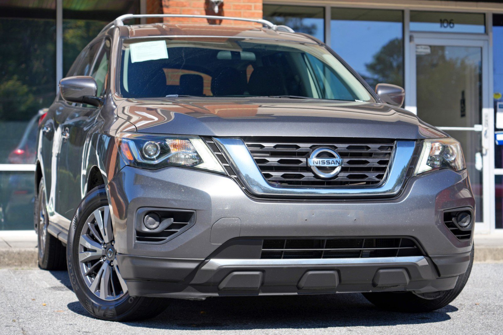 Used 2019 Nissan Pathfinder S FWD image 2